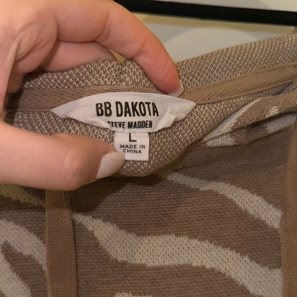 BB Dakota cropped zebra print hoodie - Picture 4 of 4